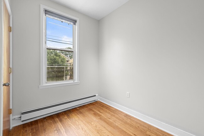 Building Photo - 308 52nd St