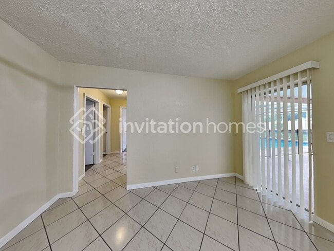 Building Photo - 951 SW 69th Ave