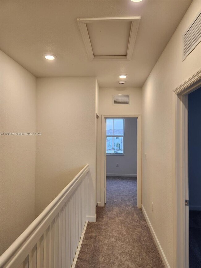 Foto del edificio - 2361 NW 122nd Ter