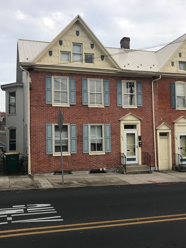 105 S Potomac St Unit 105 S Potomac St Apt B, Waynesboro, PA 17268