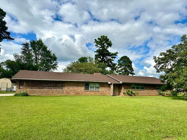 Building Photo - 3710 Hillside Dr