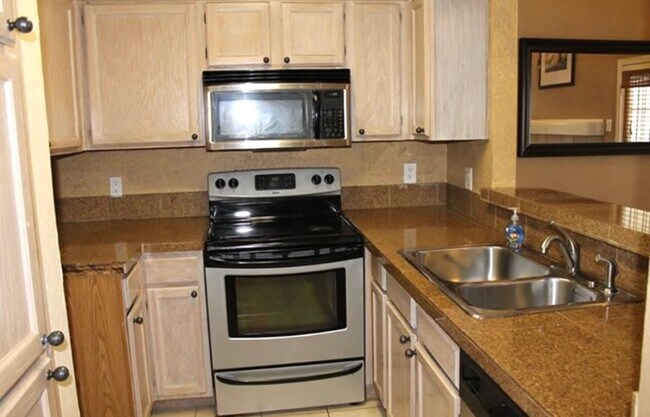 Building Photo - 2428 Forest Brook Ln