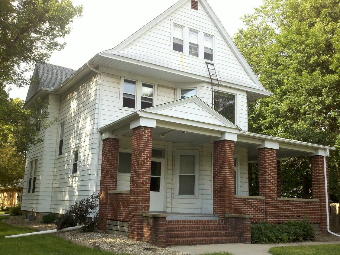 Exterior 618 W Green, Champaign - 618 W Green St