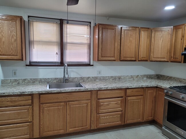 Building Photo - 76 Bedford St