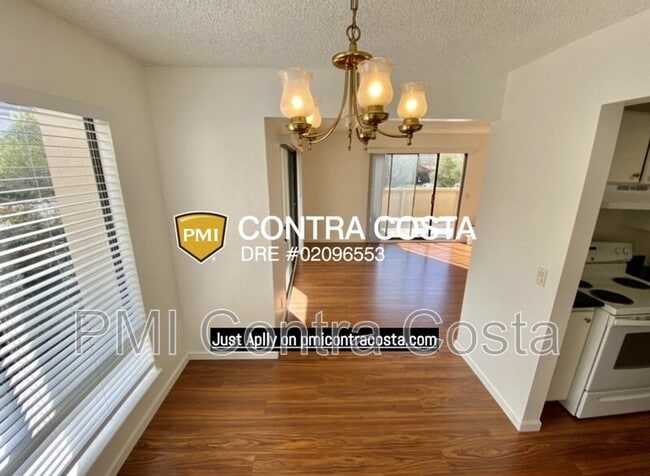 Foto del edificio - 310 N Civic Dr