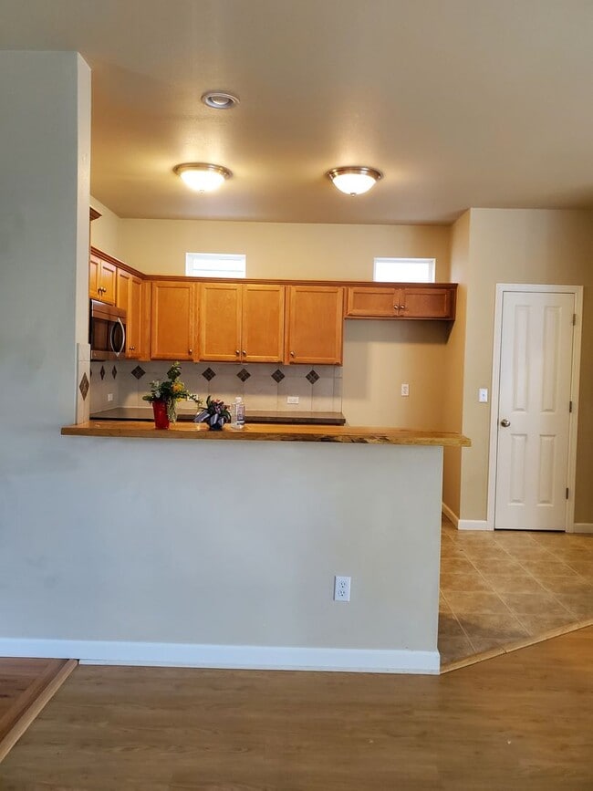 Building Photo - Beautiful, like new home move in ready!!!