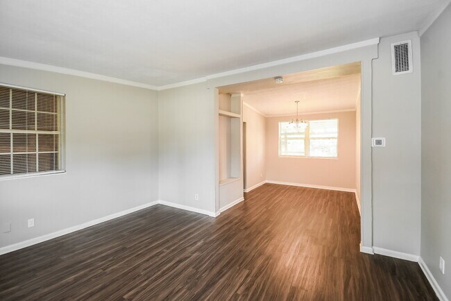 Building Photo - 1120 Skye Dr W