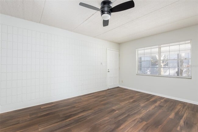 Building Photo - 3211 W De Leon St