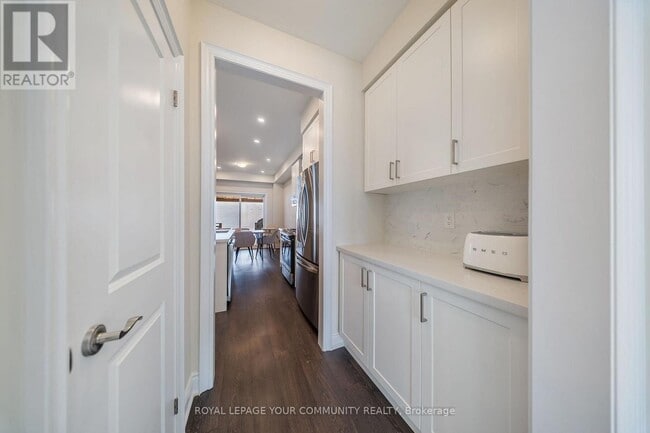 Building Photo - 44 Janes Cres