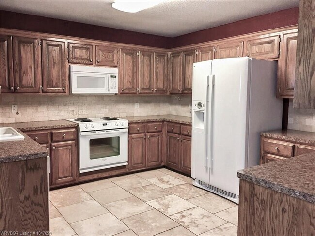 Building Photo - 6700 Fallstone Rd