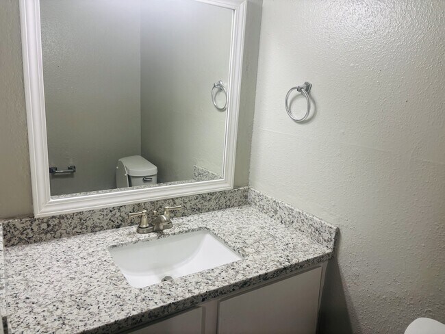 Foto del edificio - 6200 W Tidwell Rd