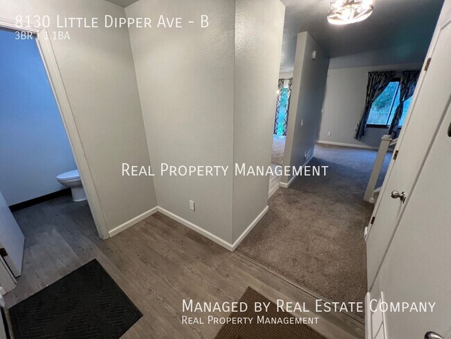 Foto del edificio - 8130 Little Dipper Ave