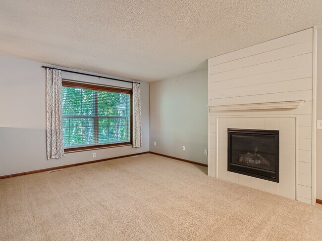 Building Photo - 15190 Farnham Ave N