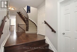 Building Photo - 601 Malkowski St