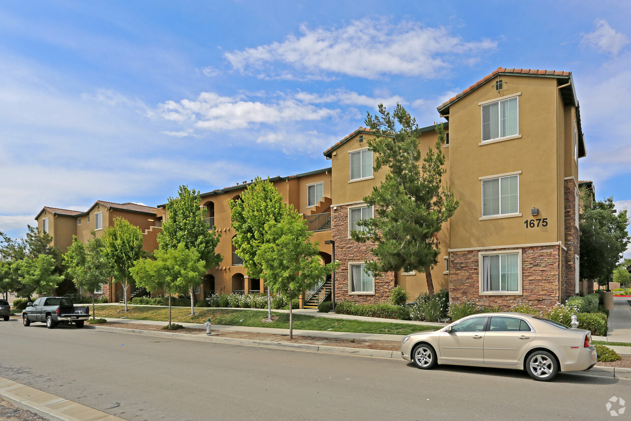 Building Photo - Willow Glen Natomas Apartments