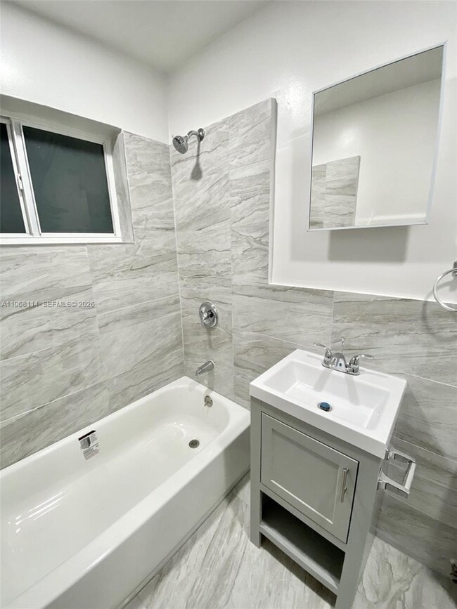 Foto del edificio - 64 NE 78th St