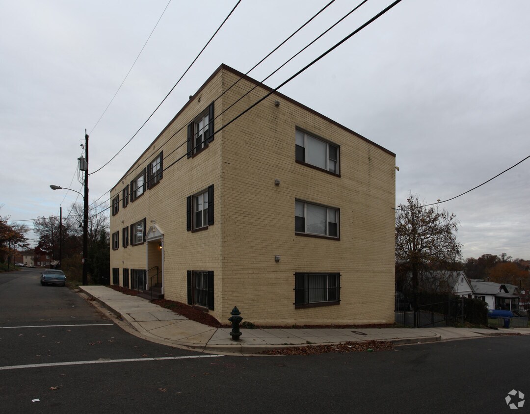 Building Photo - 4934 Foote St NE