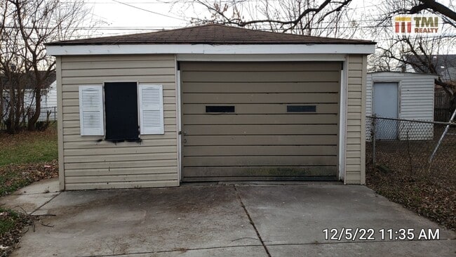 Building Photo - 11330 Ford Ave
