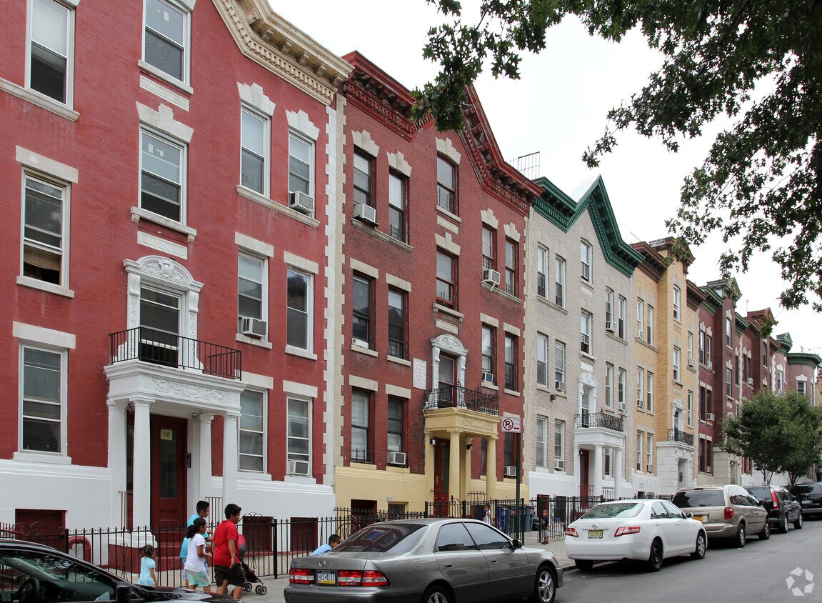 Building Photo - 451 40th St
