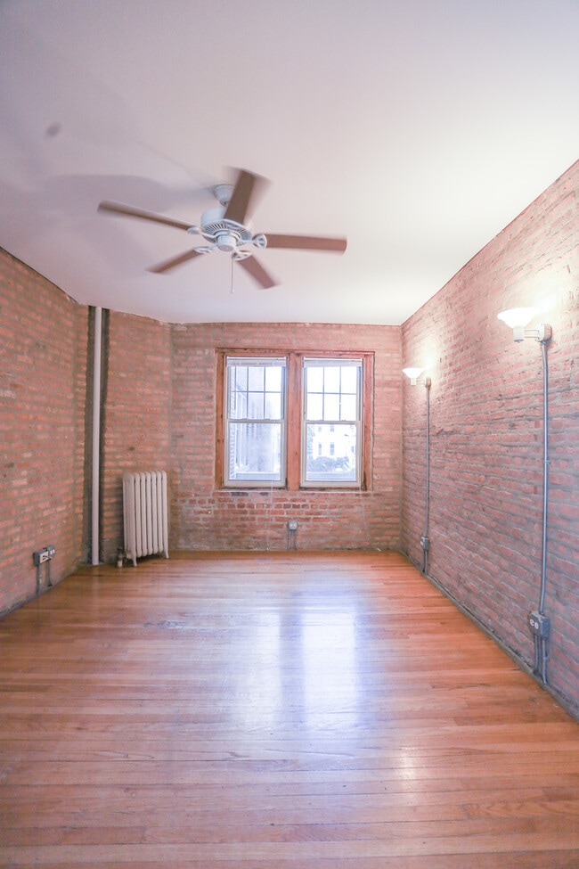 Building Photo - 1230 W Winona St