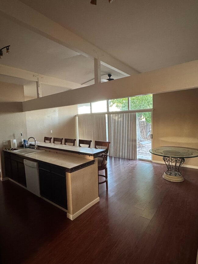 Building Photo - 225 S Wallace Dr