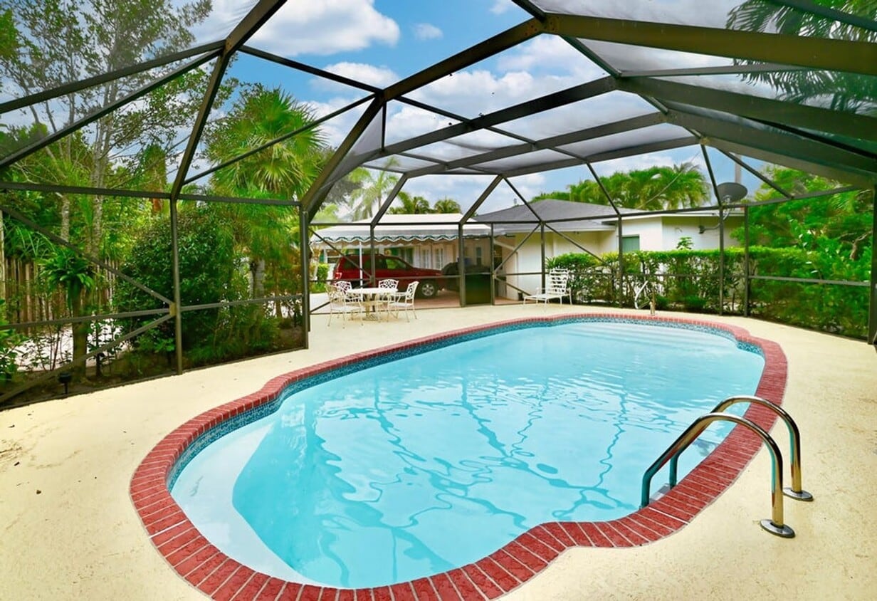 Photo - 129 Alhambra Place, West Palm Beach, FL 33405