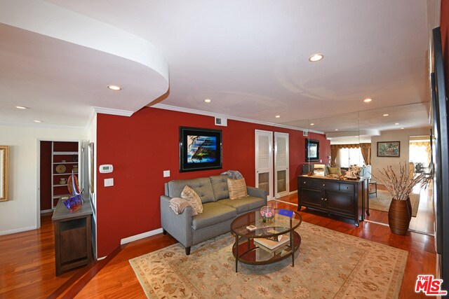 Building Photo - 137 S Palm Dr