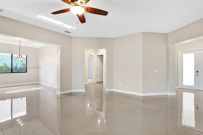 Foto del edificio - 10590 Mira Vista Dr