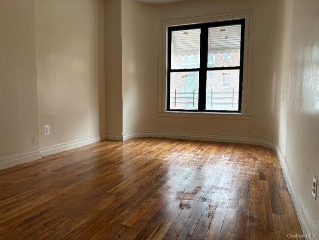 Foto del edificio - 342 E 194th St