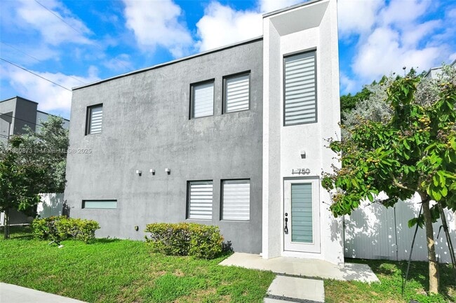 Building Photo - 18750 SW 117th Ave