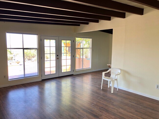 Foto del edificio - COMING SOON Awesome Mid Century Home in Jo...