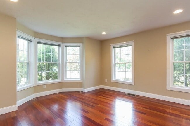 Building Photo - 36 Willowdale Rd