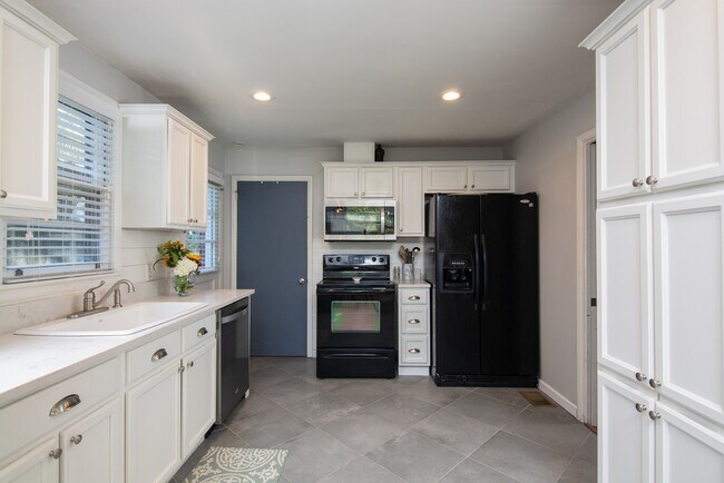 Foto del edificio - 534 Northcrest Drive