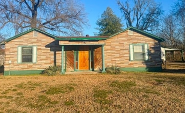 Building Photo - 206 Chance St