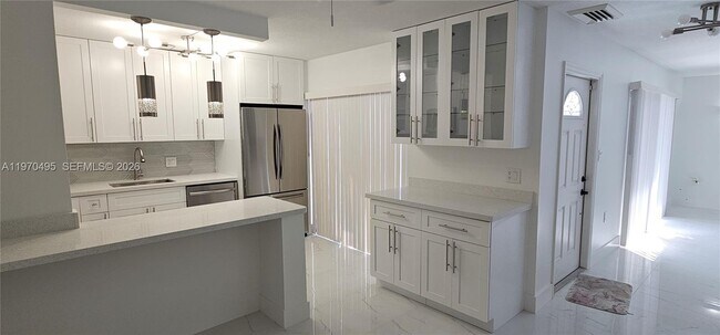 Foto del edificio - 3310 Meridian Way S