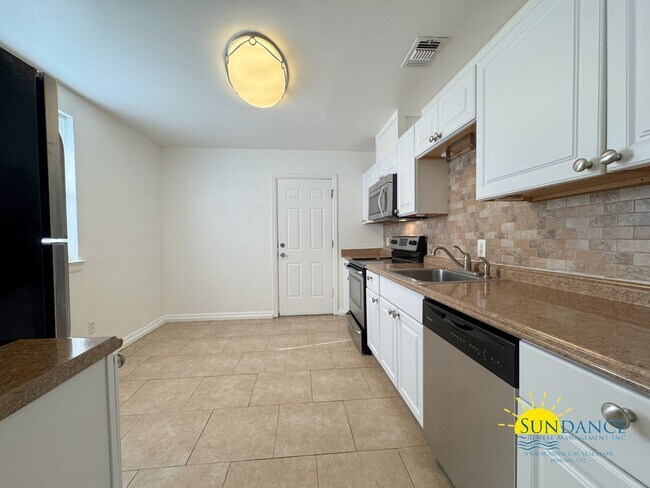 Foto del edificio - Beautifully Updated 2-Bedroom Home in the ...