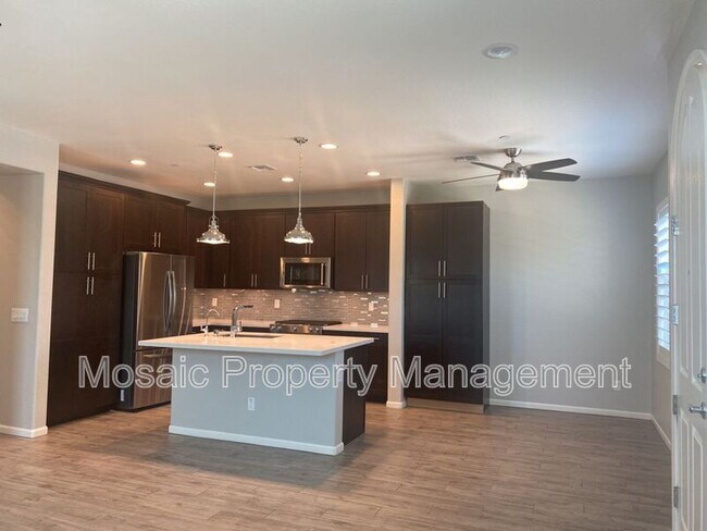 Foto del edificio - 2477 W Market Pl