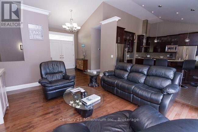 Photo du bâtiment - 72235 Lakeshore Dr