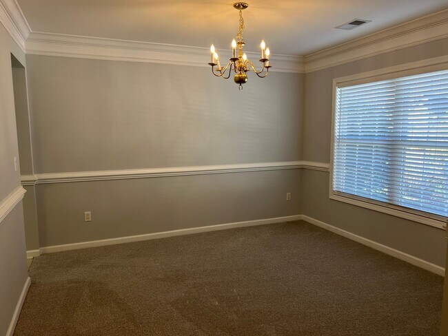 Foto del edificio - Three Bedroom Home in Pinecrest with Garage