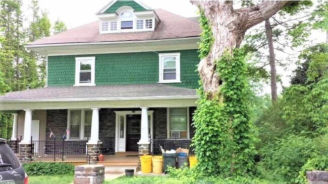 Comunidad - 426 N Essex Ave