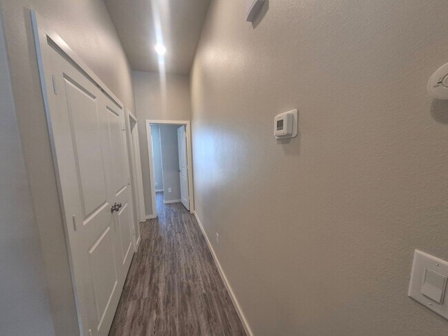 Foto del edificio - 2122 N Jayton Ave