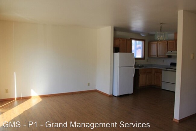 Building Photo - 2 br, 1 bath Apartment - Sea Mist Apartmen...