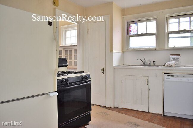 Building Photo - 3 br, 1 bath Condo - 684 Hope st 1 Unit 1