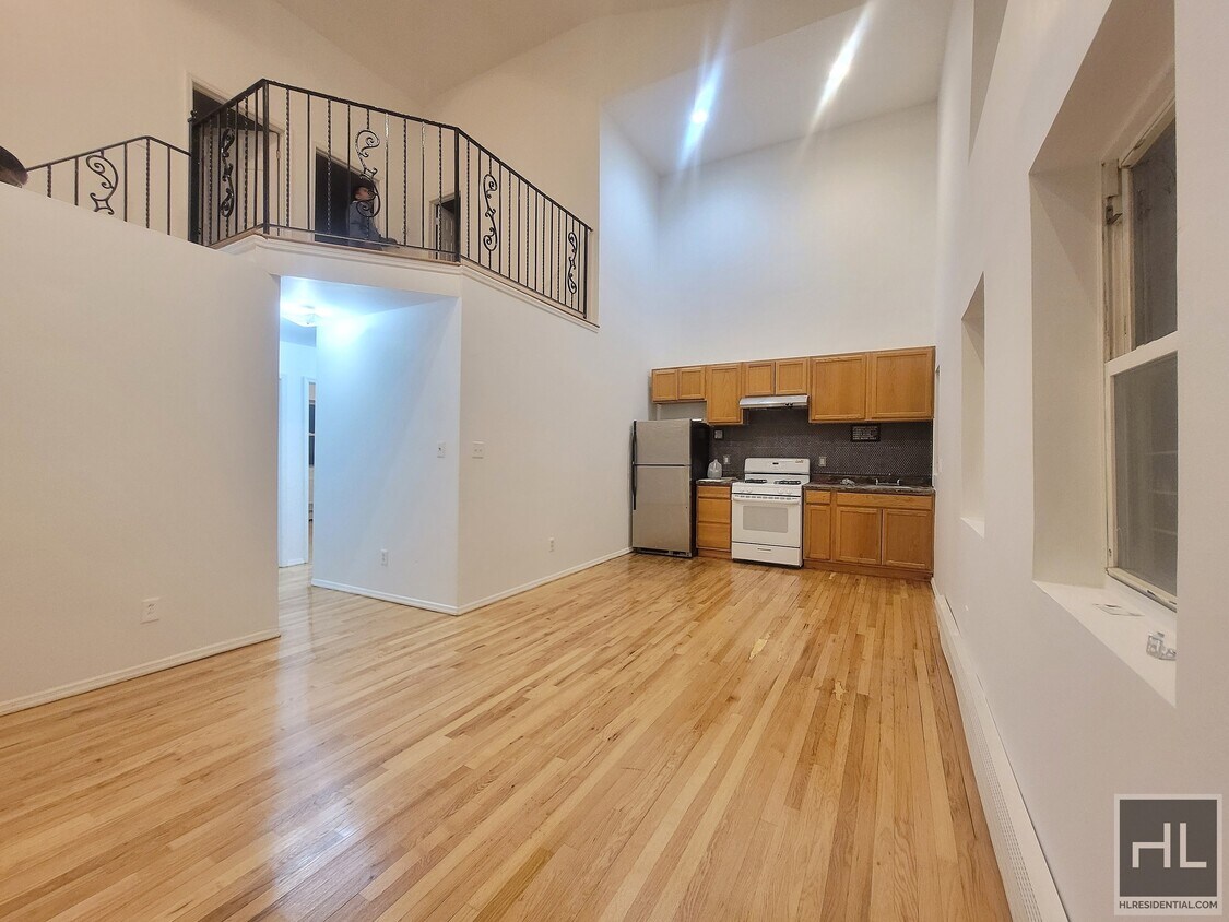 Primary Photo - Spacious Duplex with Parking on PITKIN AVENUE