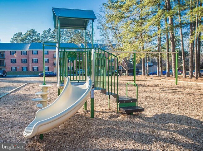 Building Photo - 802 College Ln