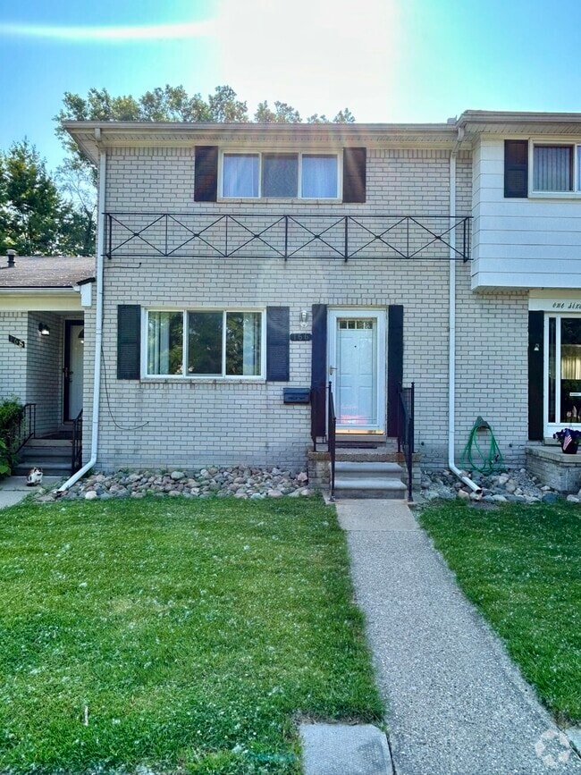 Building Photo - 166 N Christine Cir
