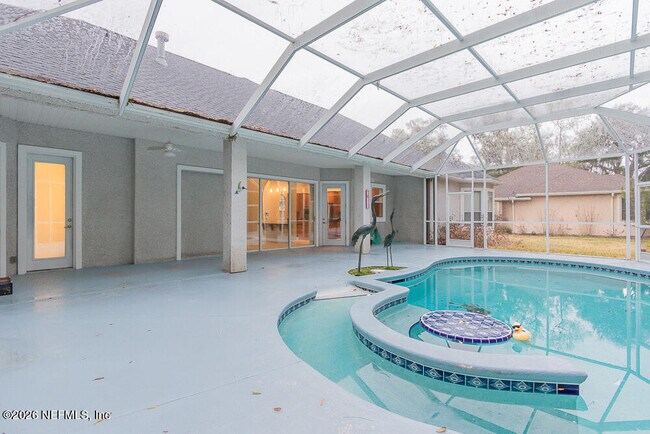 Foto del edificio - 5466 River Trail Rd N