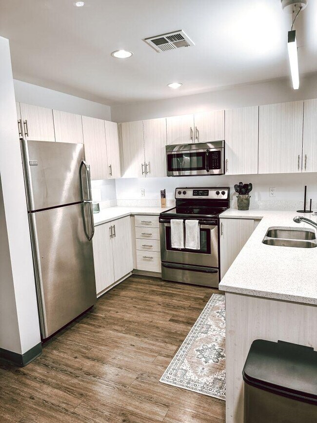 Building Photo - 1031 N Park Ave