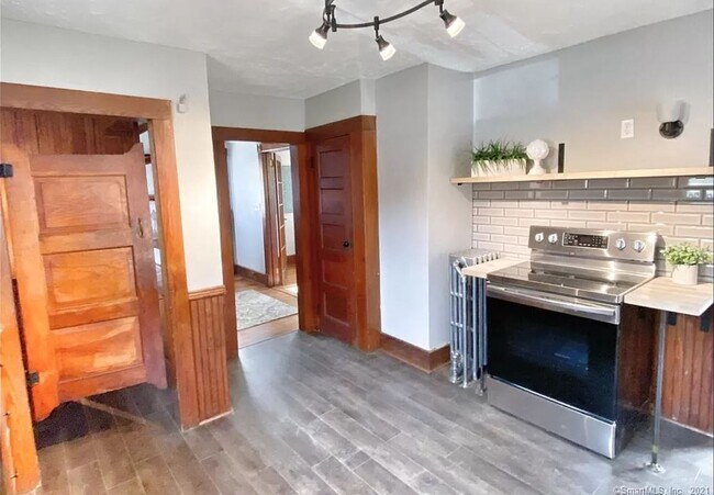 Foto del edificio - 643 Hopmeadow St