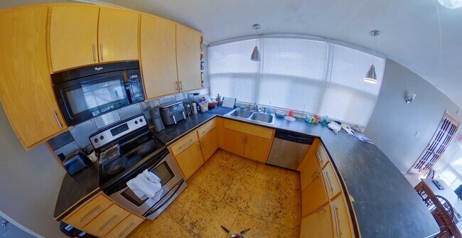 Foto del edificio - 3D Tour Available - Garage + Washer & Drye...